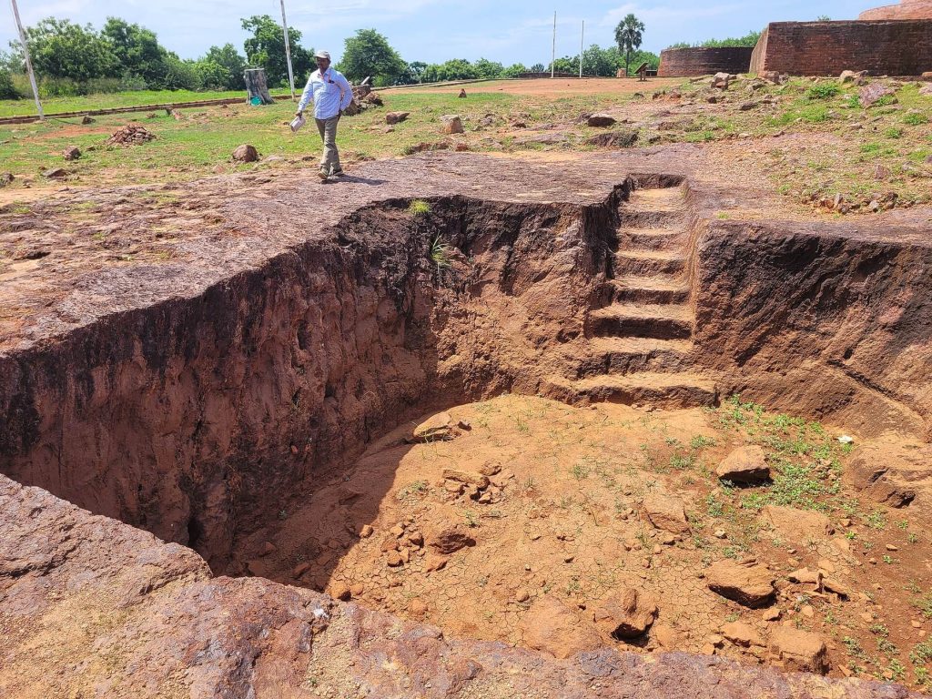 Thotlakonda: A Buddhist Monastic and Academic Complex in India 2 Thotlakonda
