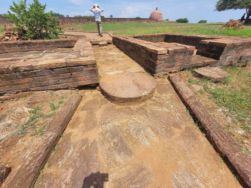 Thotlakonda: A Buddhist Monastic and Academic Complex in India 4 Thotlakonda