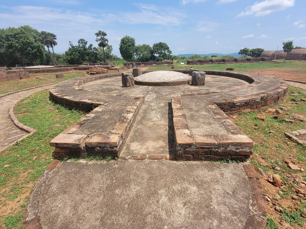 Thotlakonda: A Buddhist Monastic and Academic Complex in India 5 Thotlakonda