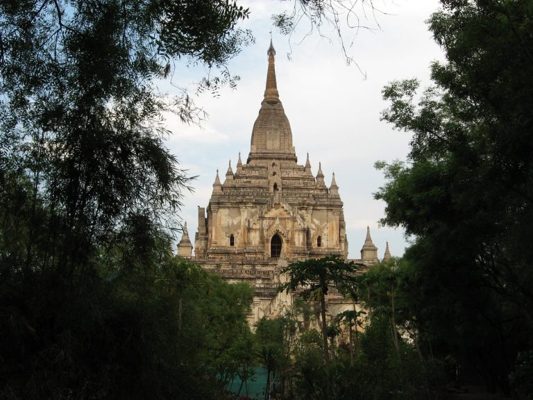 Gawdawpalin Temple: A Theravada Buddhist Temple in Old Bagan