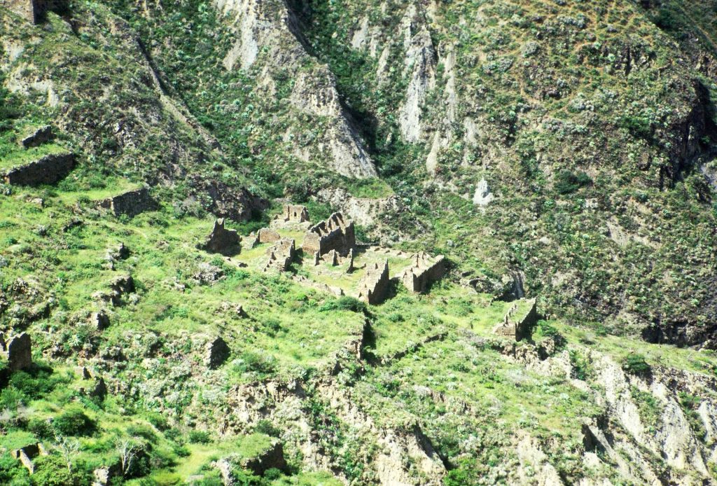 Iskanwaya: A Mollo Archaeological and Sacred Site in Bolivia 1 Iskanwaya