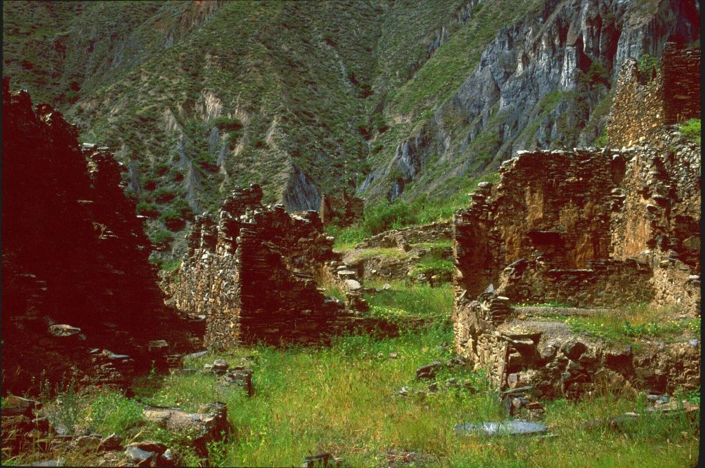Iskanwaya: A Mollo Archaeological and Sacred Site in Bolivia 2 Iskanwaya