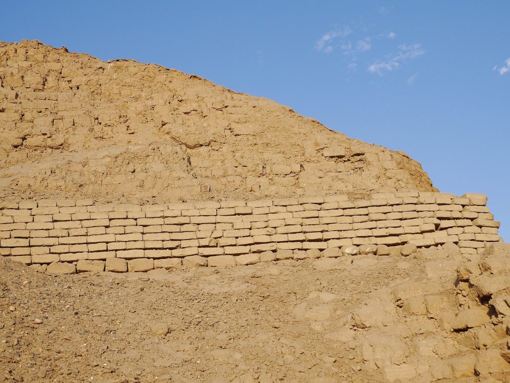 Huaca Dos Cabezas: Moche Ceremonial and Administrative Center 1 Huaca Dos Cabezas