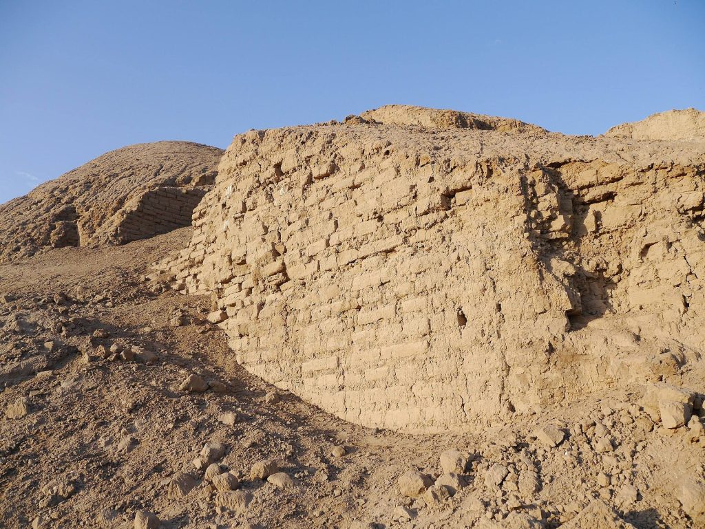 Huaca Dos Cabezas: Moche Ceremonial and Administrative Center 2 Huaca Dos Cabezas
