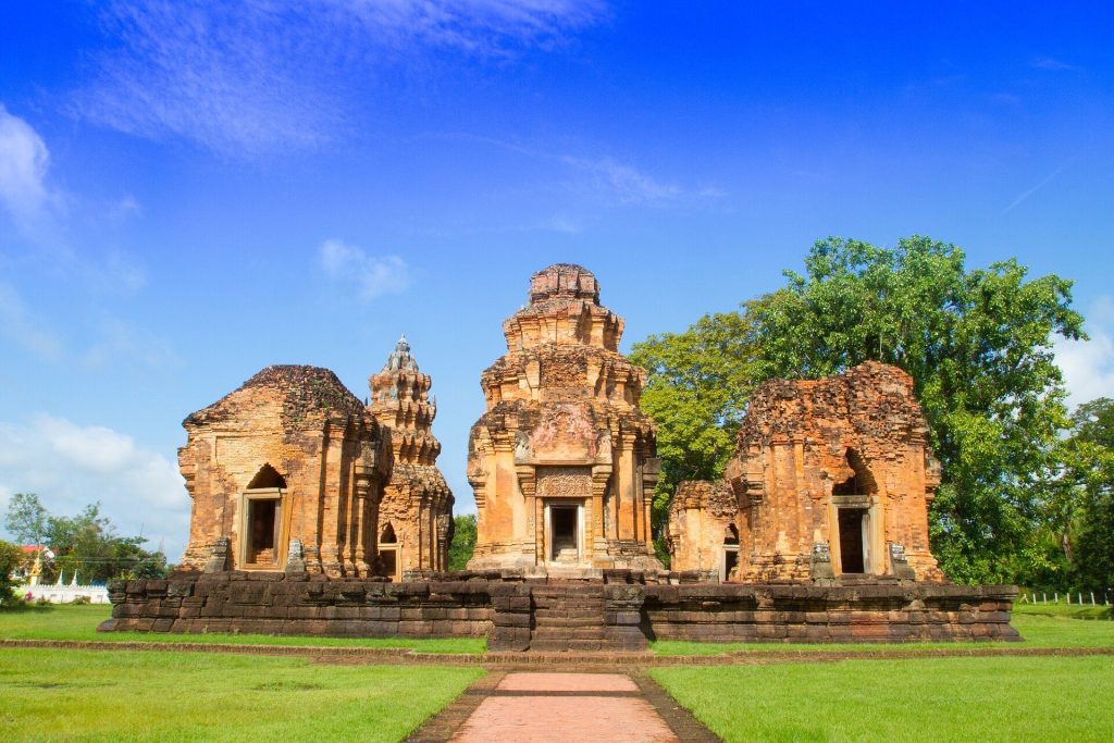 Prasat Sikhoraphum: A Khmer Hindu Temple in Thailand 2 Prasat Sikhoraphum