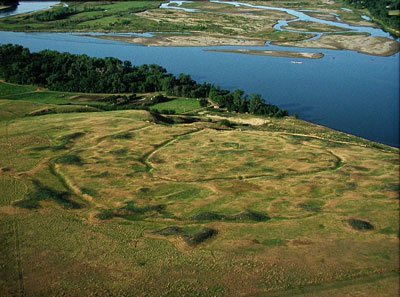 Double Ditch: A Mandan Earth-Lodge Village in North Dakota 1 Double Ditch
