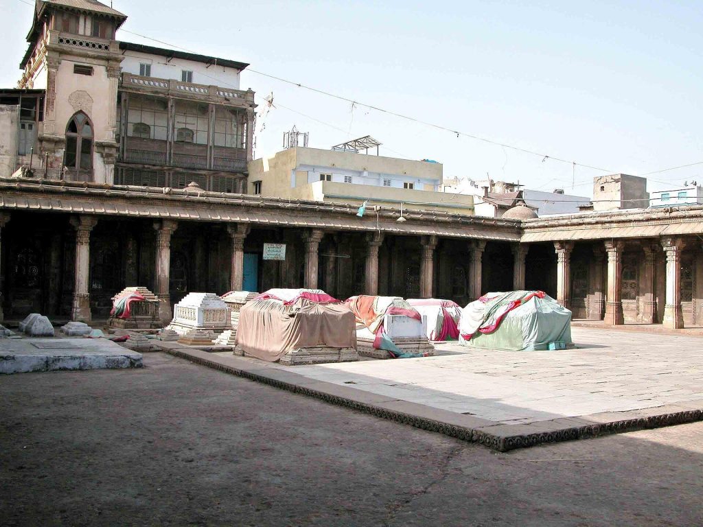 Rani no Hajiro: An Indo-Islamic Funerary Complex in Ahmedabad 1 Rani no Hajiro
