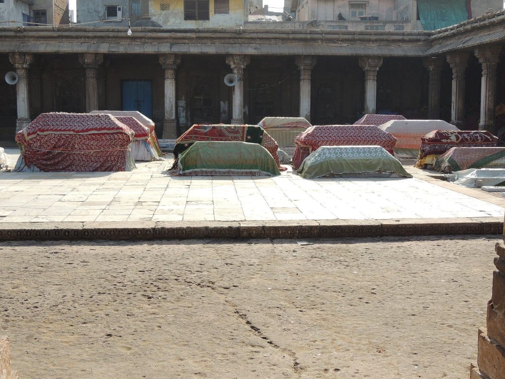 Rani no Hajiro: An Indo-Islamic Funerary Complex in Ahmedabad 2 Rani no Hajiro