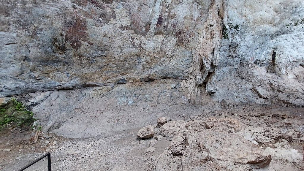 Gua Tambun: A Prehistoric Rock-Art Site in Malaysia 2 Gua Tambun