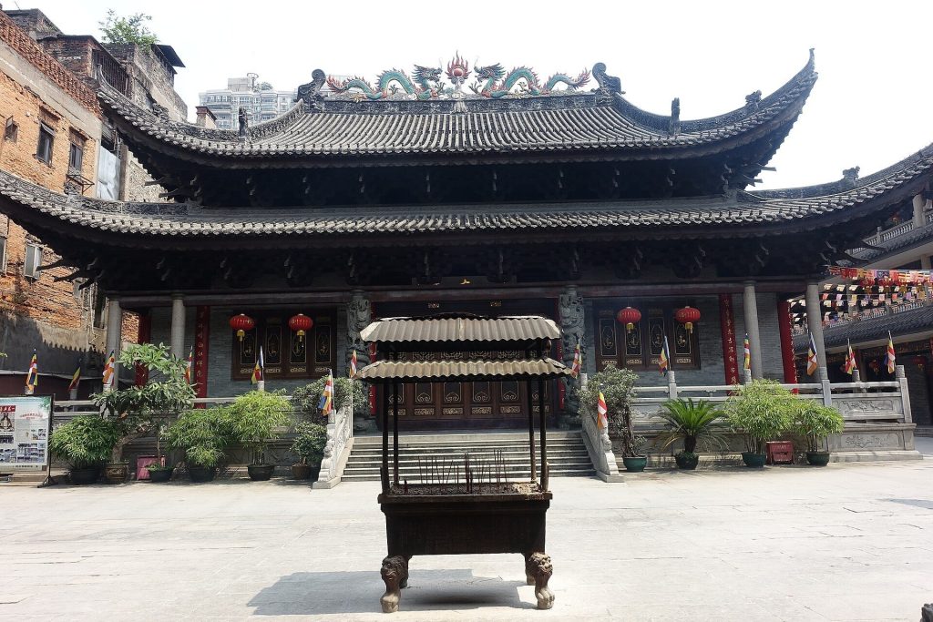 Hualin Temple: A Historic Buddhist Temple in Guangzhou 2 Hualin Temple