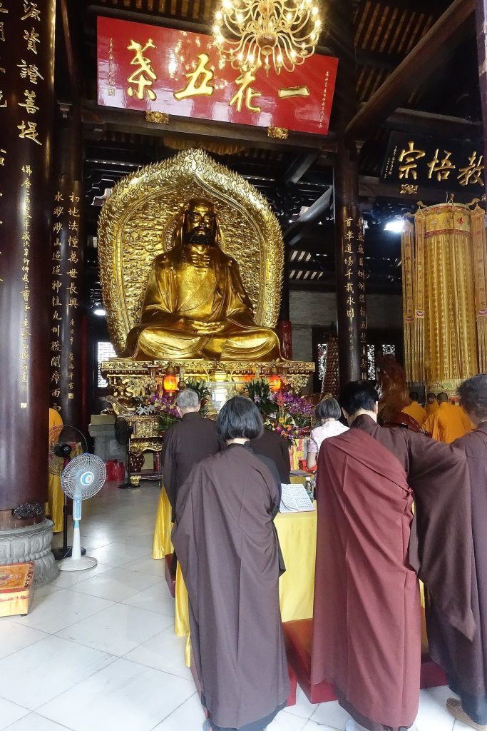 Hualin Temple: A Historic Buddhist Temple in Guangzhou 4 Hualin Temple