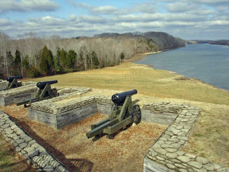 Fort Donelson National Battlefield: A Civil War Battlefield Park in Tennessee and Kentucky