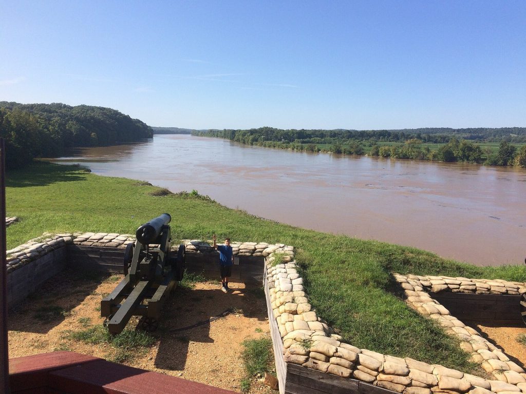Fort Donelson National Battlefield: A Civil War Battlefield Park in Tennessee and Kentucky 2 Fort Donelson National Battlefield