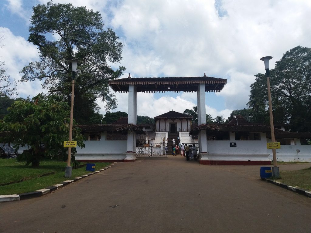 Maha Saman Devalaya: A Buddhist Shrine Dedicated to Saman in Sri Lanka 1 Maha Saman Devalaya