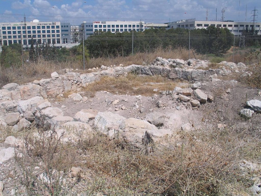 Izbet Sartah: An Early Israelite Settlement near Aphek 2 Izbet Sartah