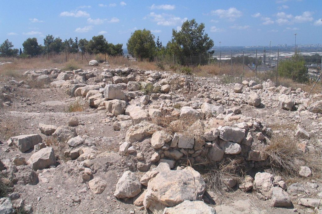 Izbet Sartah: An Early Israelite Settlement near Aphek 3 Izbet Sartah