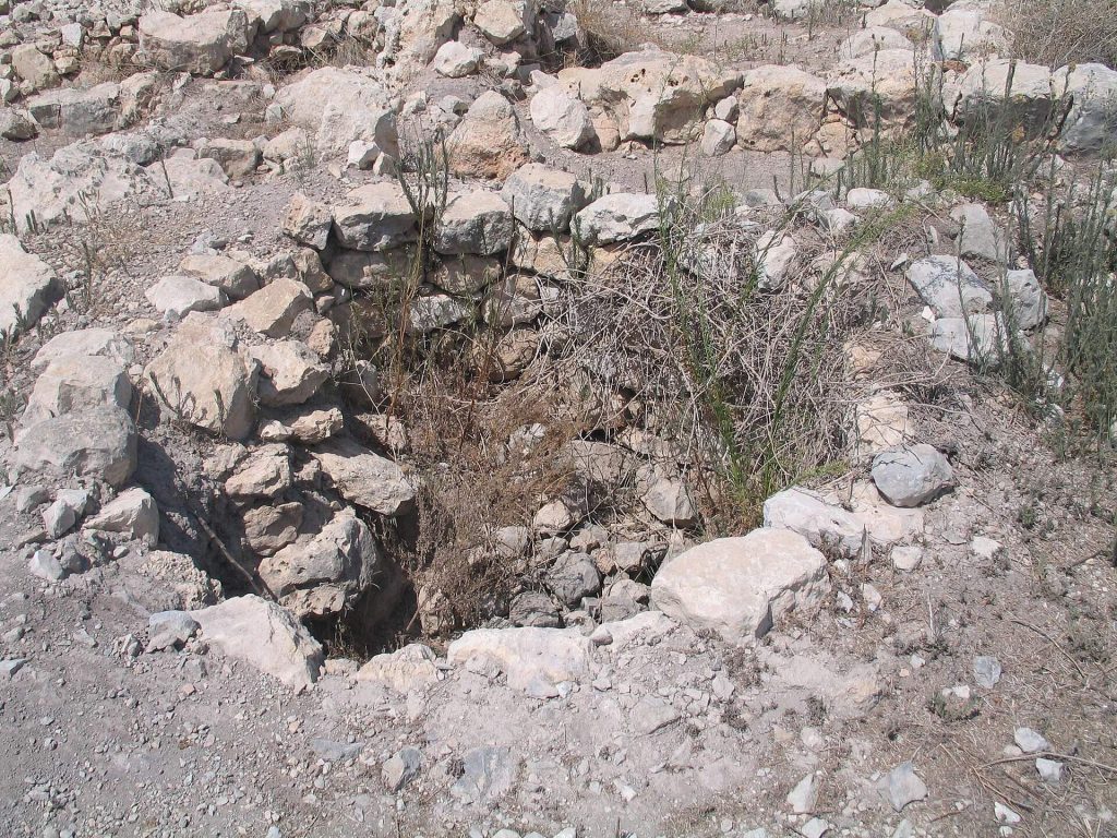 Izbet Sartah: An Early Israelite Settlement near Aphek 4 Izbet Sartah