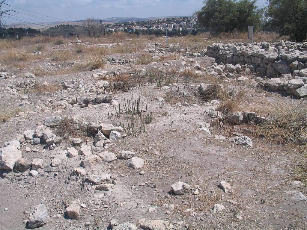 Izbet Sartah: An Early Israelite Settlement near Aphek 5 Izbet Sartah