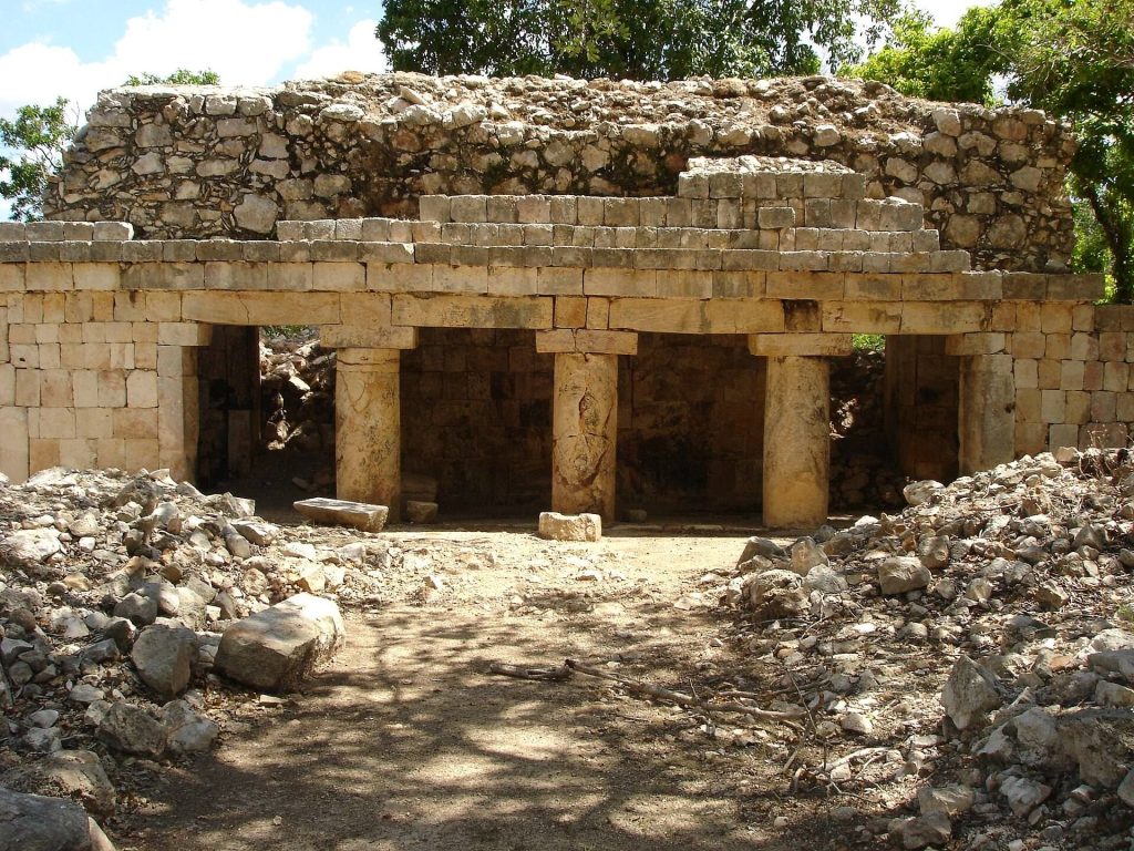 Xcalumkin: A Maya Archaeological Site in Campeche 1 Xcalumkin