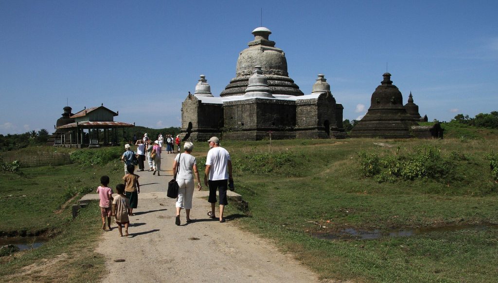 Le Myet Hna Temple: A Four-Faced Buddhist Foundation Pagoda of Mrauk U 4 Le Myet Hna Temple