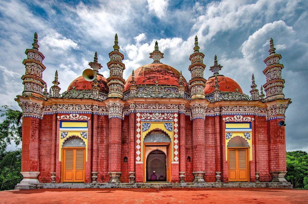 Karapur Miah Bari Mosque: An Eighteenth-Century Bengali Mughal Mosque in Bangladesh 1 Karapur Miah Bari Mosque