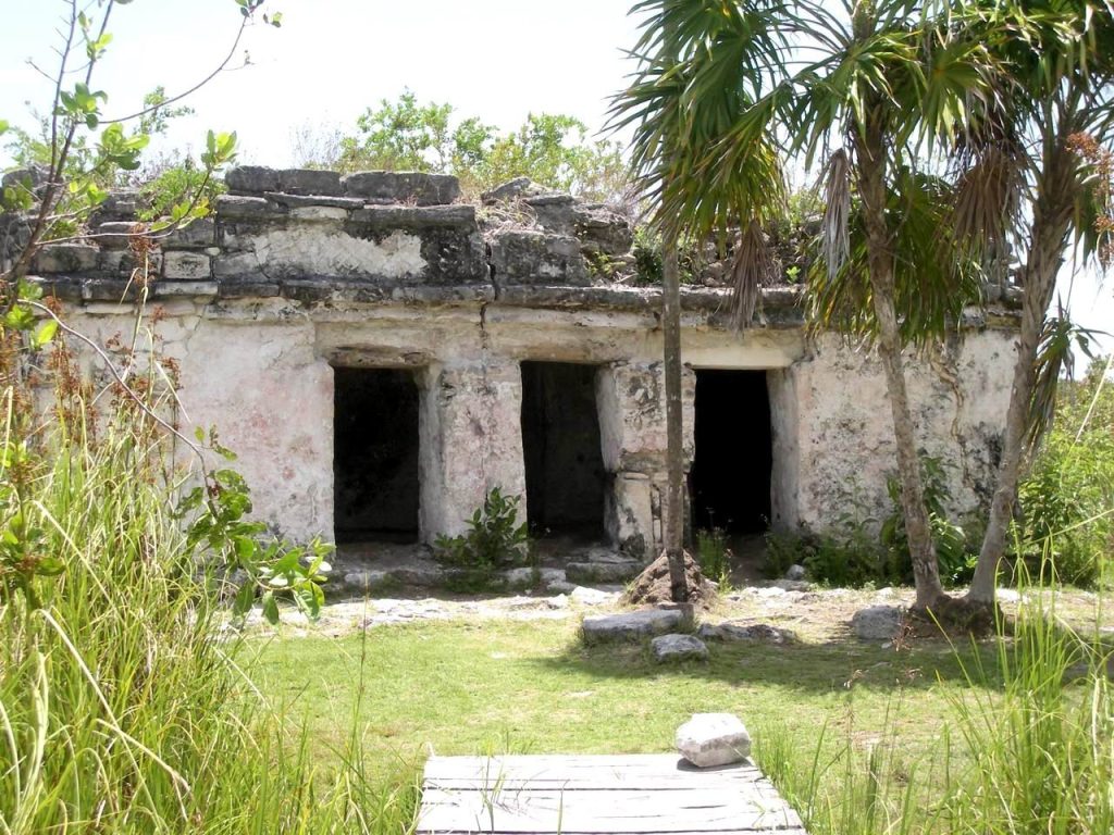 Muyil: A Maya Coastal Trading Settlement in Mexico 4 Muyil