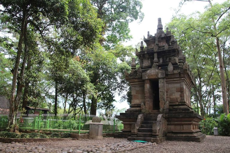 Cangkuang: An Early Eighth-Century Shaivite Hindu Temple in West Java