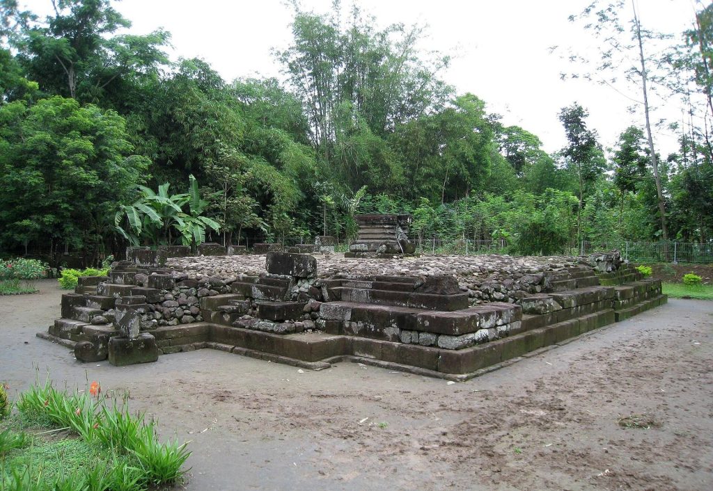 Gunung Wukir: An Early Eighth-Century Shivaite Temple in Central Java 2 Gunung Wukir