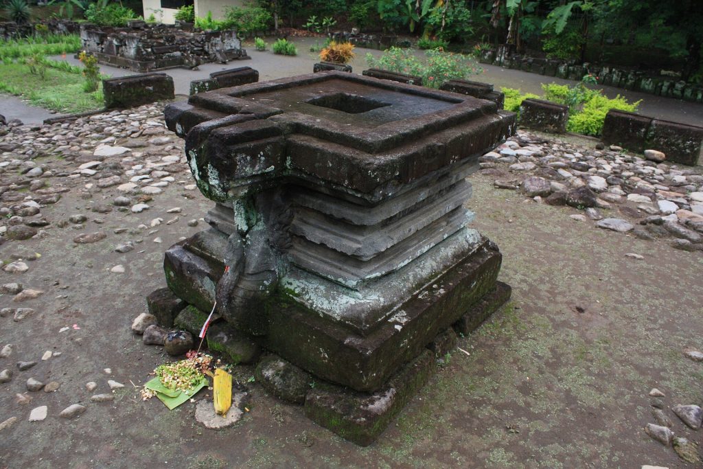 Gunung Wukir: An Early Eighth-Century Shivaite Temple in Central Java 3 Gunung Wukir