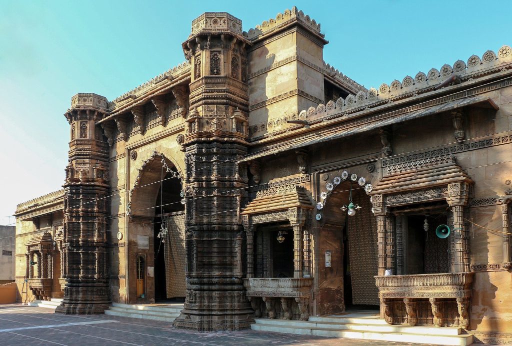 Rani Rupamati's Mosque: A Medieval Mosque and Dargah Complex in Ahmedabad 1 Rani Rupamati's Mosque