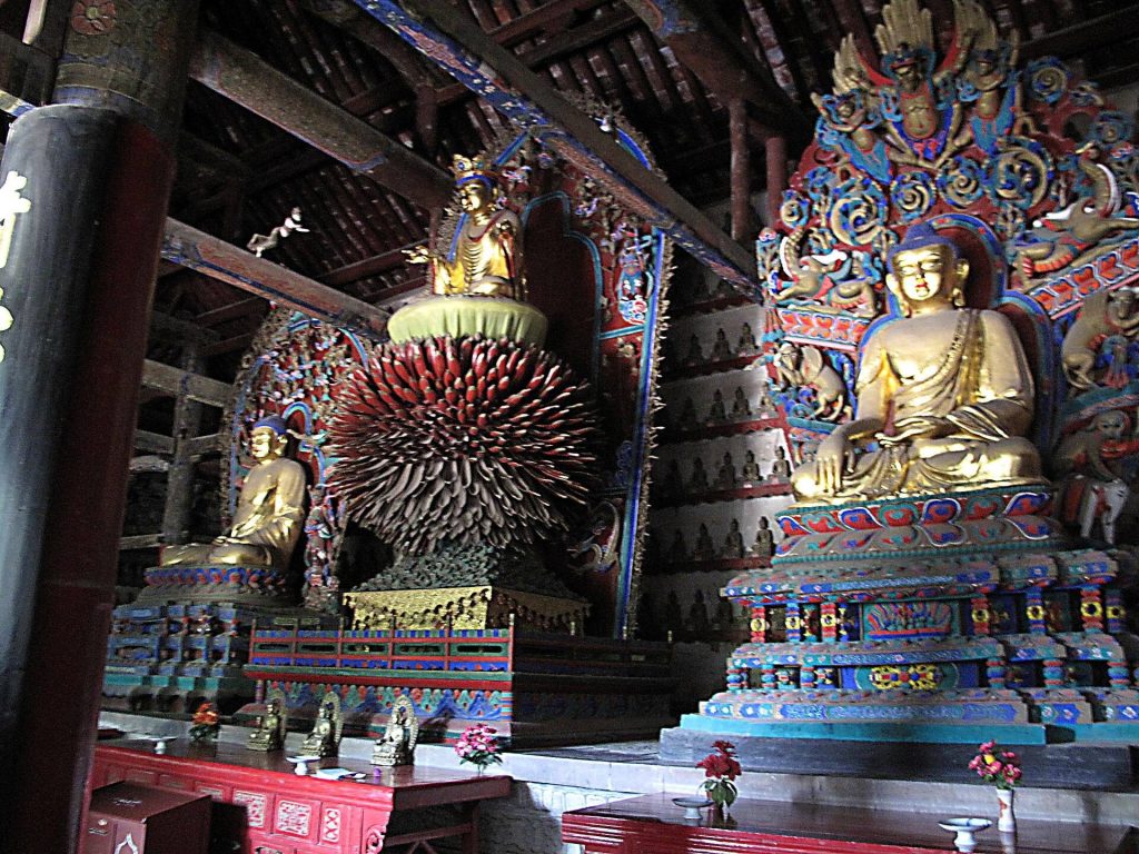 Lingyan Temple: A Buddhist Monastery in Changqing District 3 Lingyan Temple