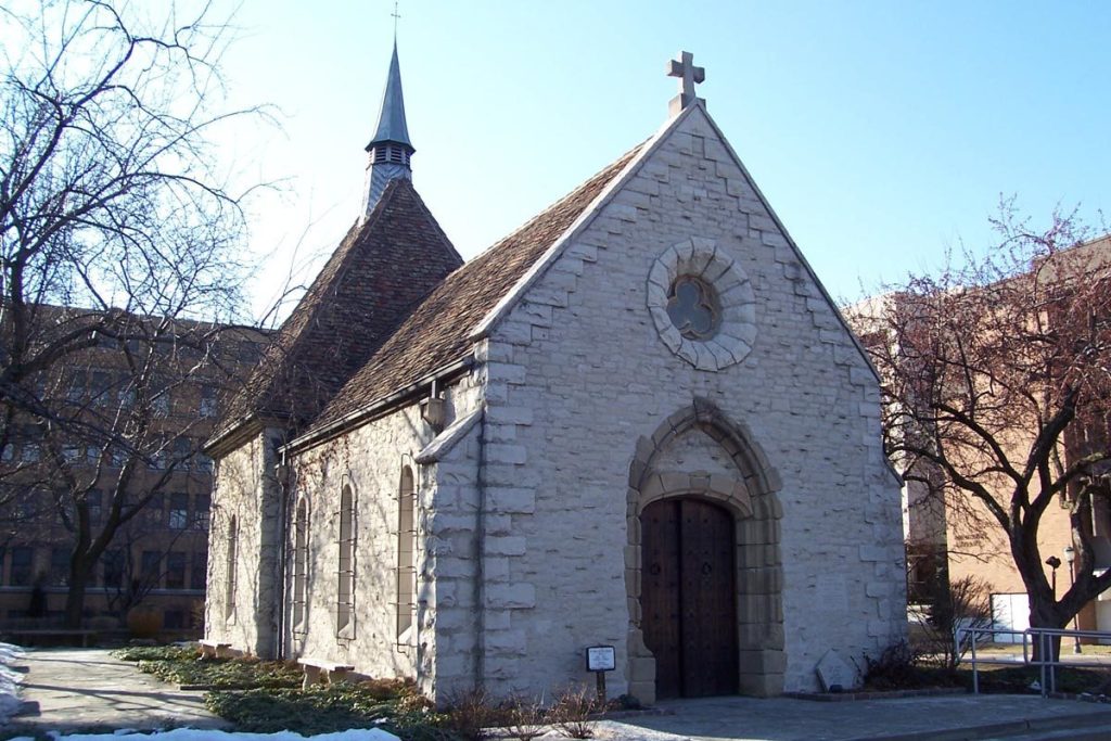 St. Joan of Arc Chapel: A Medieval French Chapel in Milwaukee 1 St. Joan of Arc Chapel