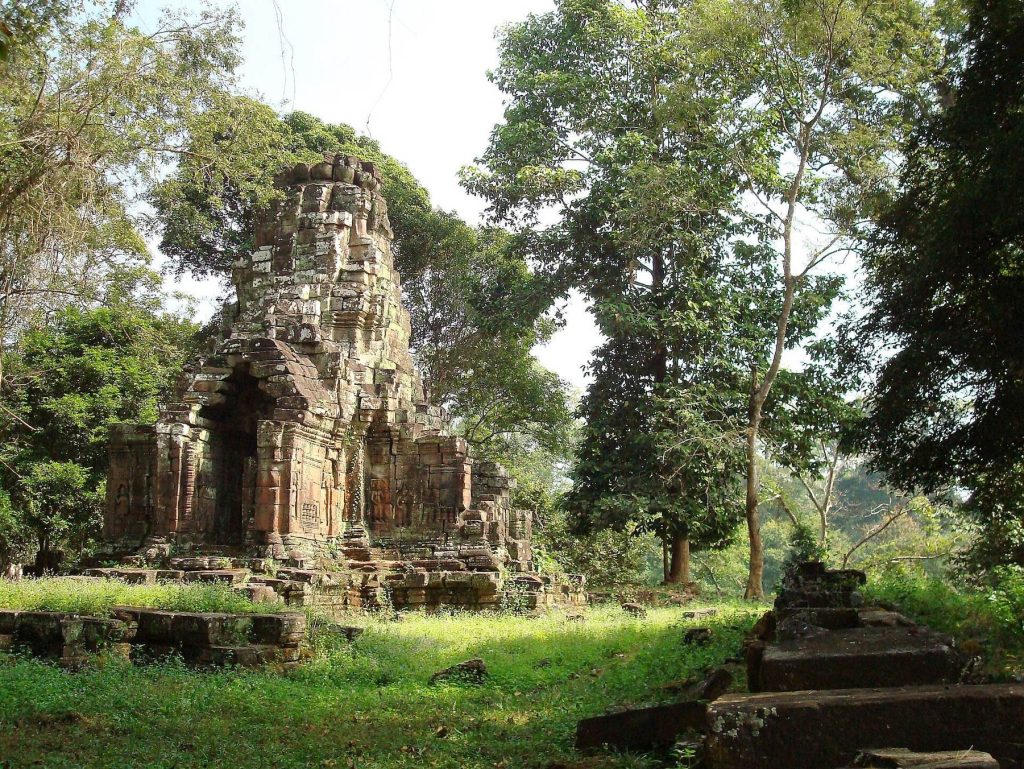 Prasat Chrung: Four Bayon-Period Temples at Angkor Thom 1 Prasat Chrung