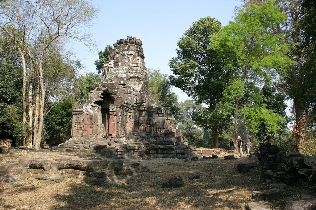 Prasat Chrung: Four Bayon-Period Temples at Angkor Thom 2 Prasat Chrung
