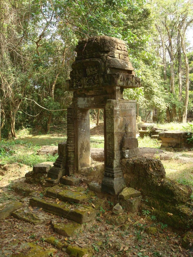 Prasat Chrung: Four Bayon-Period Temples at Angkor Thom 3 Prasat Chrung