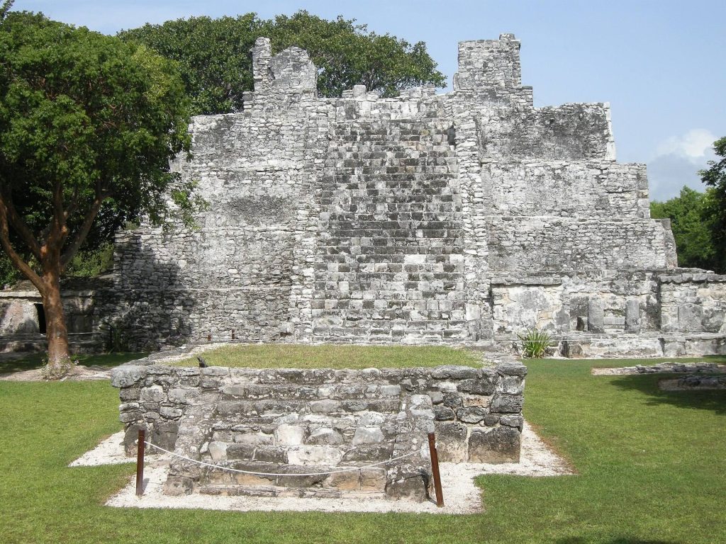 El Meco: A Maya Maritime Trade Center in Quintana Roo 1 El Meco