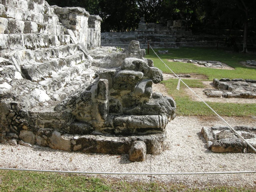 El Meco: A Maya Maritime Trade Center in Quintana Roo 4 El Meco