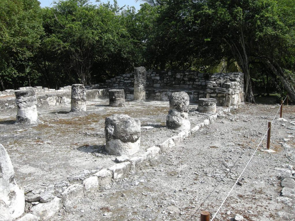 El Meco: A Maya Maritime Trade Center in Quintana Roo 5 El Meco