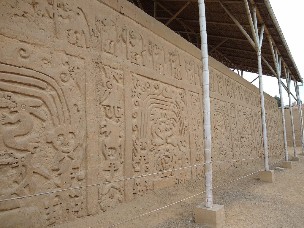 Huaca del Dragón: A Chimú Religious and Administrative Monument in Peru 2 Huaca del Dragón