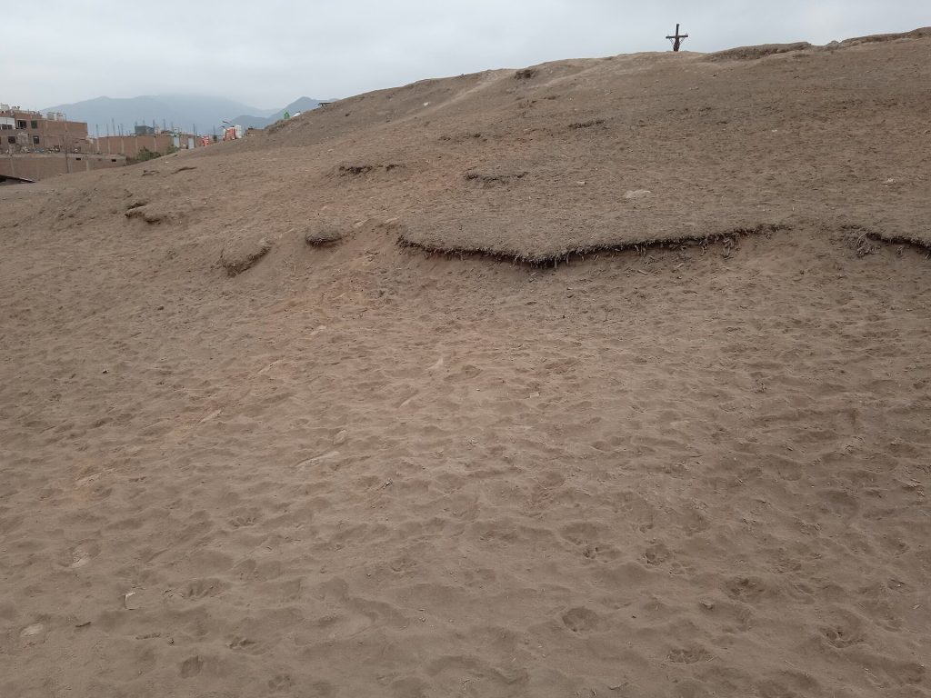 Huaca El Naranjal: An Ancient Ceramic-Production Complex in Peru 2 Huaca El Naranjal