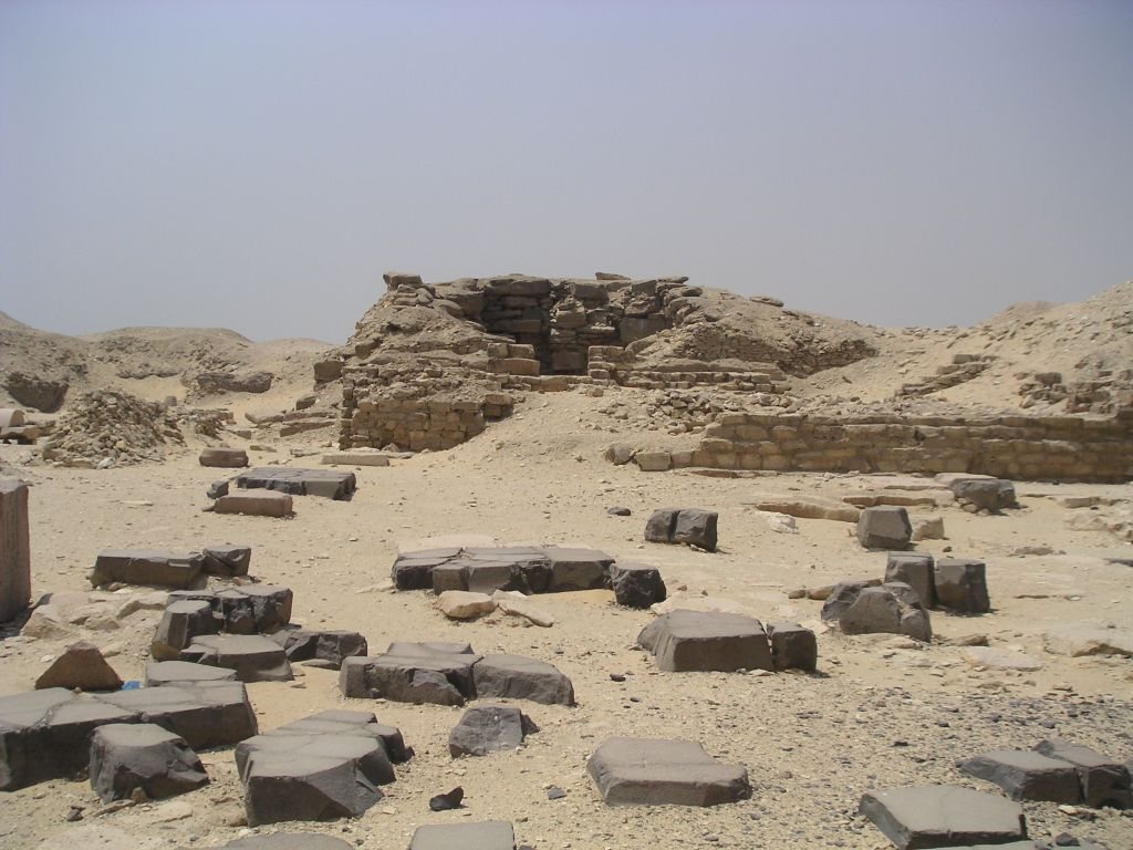 Pyramid of Neferhetepes: A Fifth-Dynasty Queen’s Funerary Complex at Saqqara 1 Pyramid of Neferhetepes