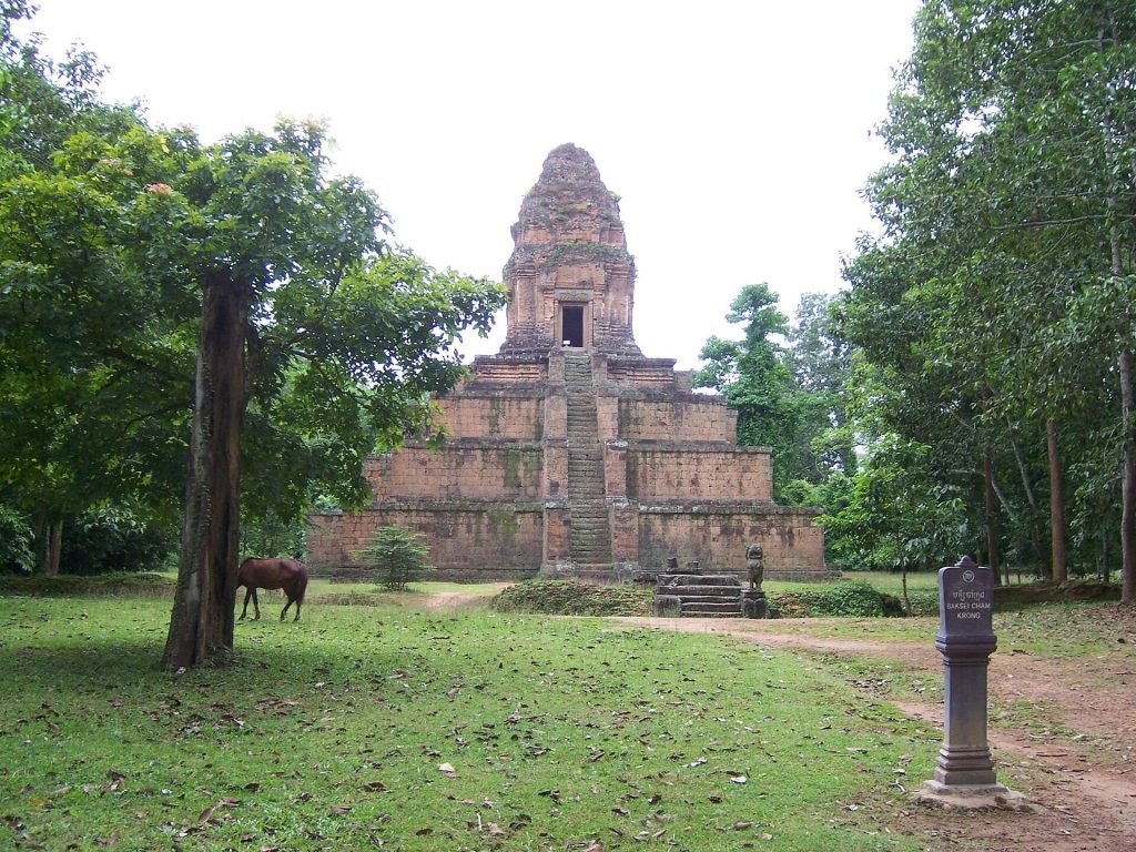 Baksei Chamkrong: An Early Khmer Hindu Temple at Angkor 4 Baksei Chamkrong