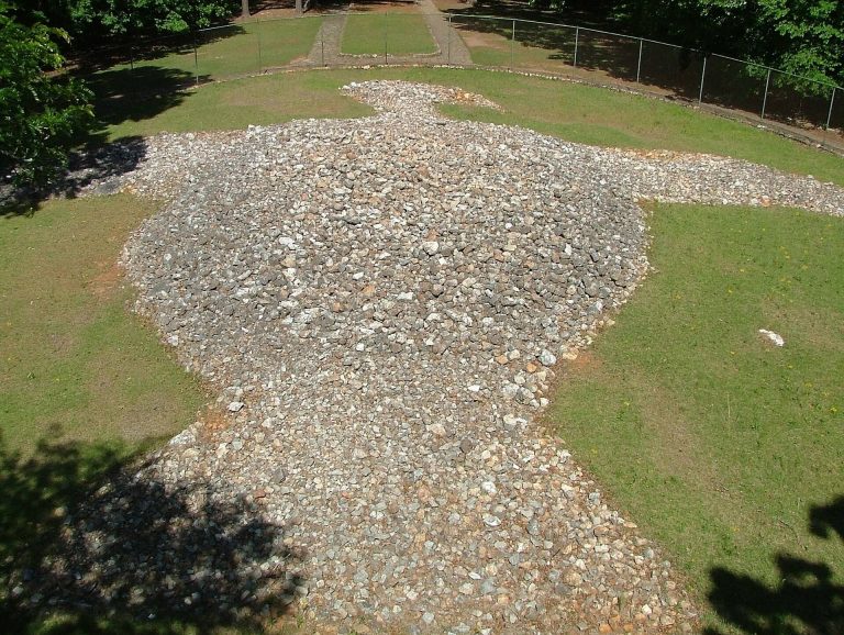 Rock Eagle Effigy Mound: A Woodland-Period Bird-Shaped Earthwork