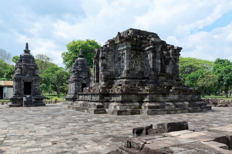 Lumbung: A Ninth-Century Buddhist Temple Compound in Central Java