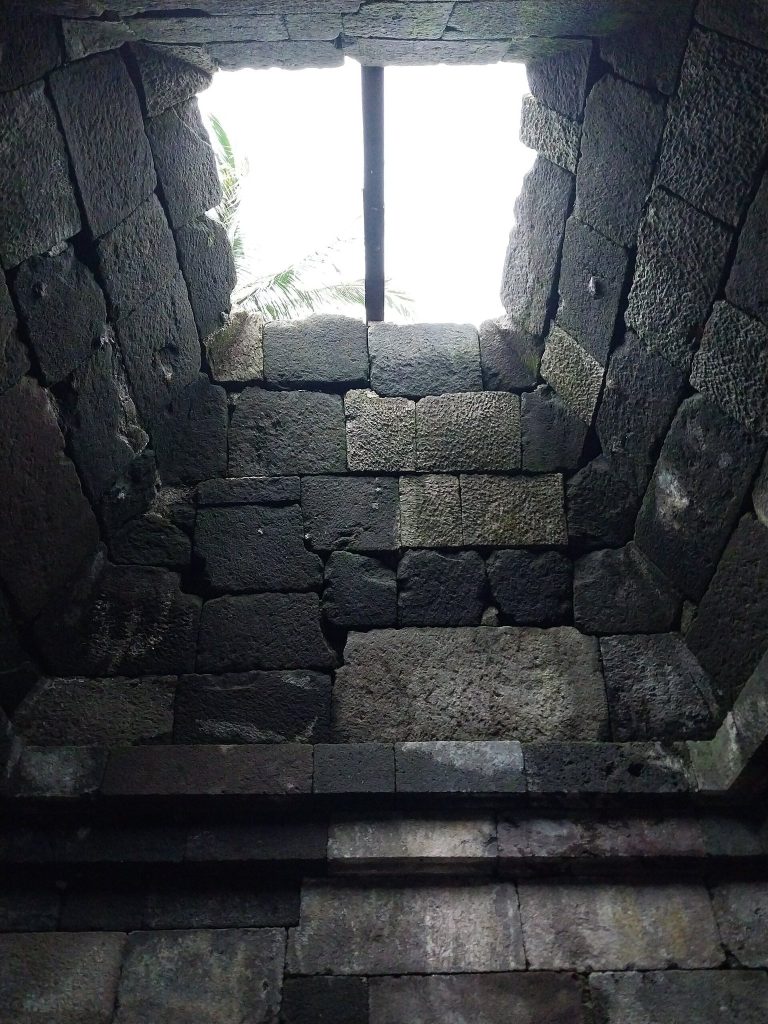 Lumbung: A Ninth-Century Buddhist Temple Compound in Central Java 4 Lumbung