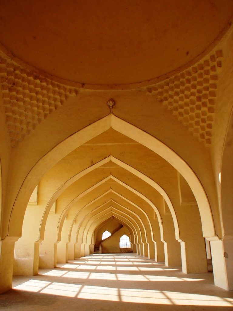 Jama Masjid Gulbarga: A Bahmani Friday Mosque 3 Jama Masjid Gulbarga