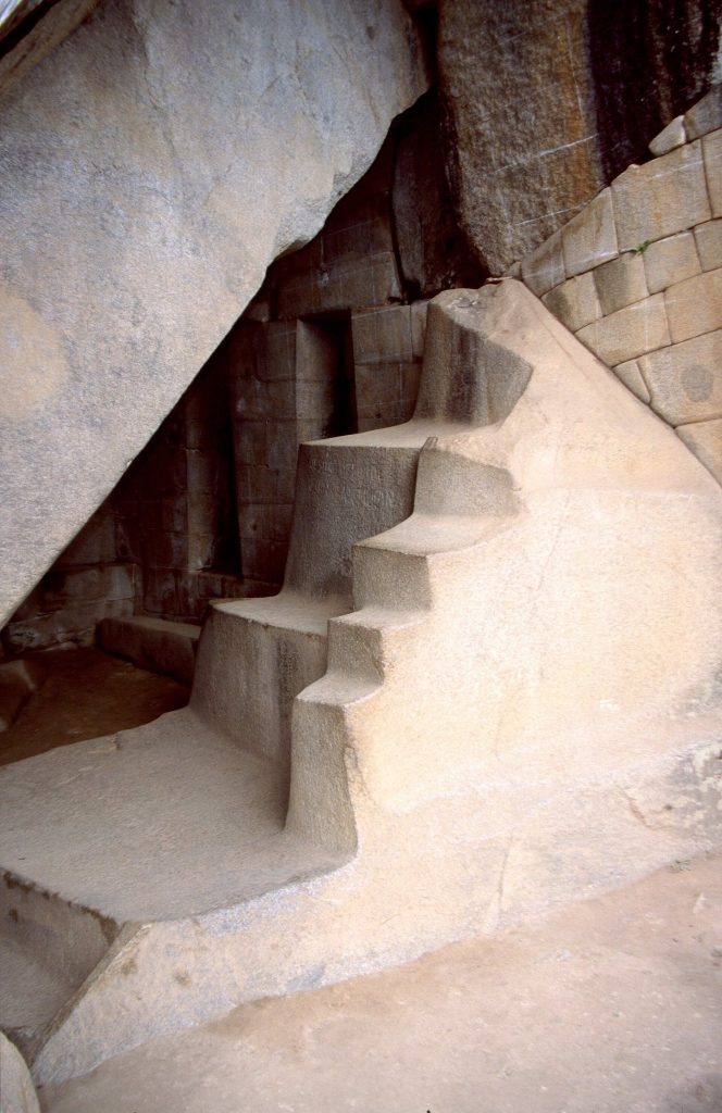Choquequilla: An Inca Sacred Cave and Astronomical Site in Peru 3 Choquequilla