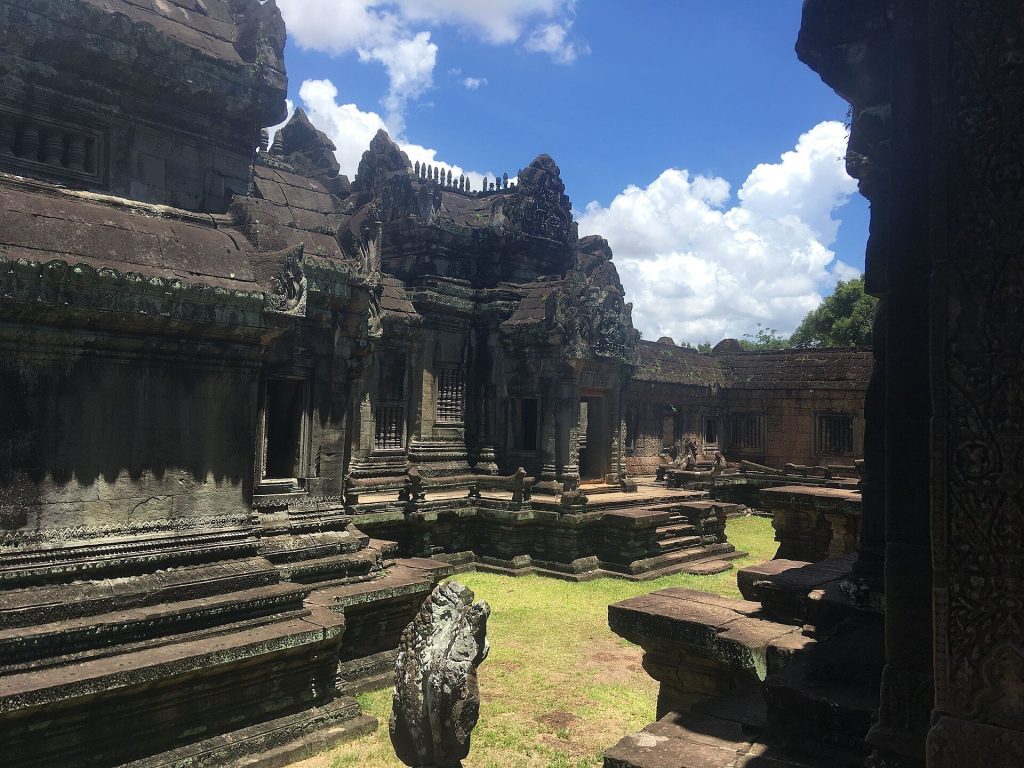 Banteay Samré: A Twelfth-Century Hindu Temple Complex at Angkor 2 Banteay Samré