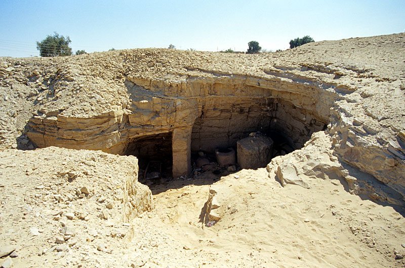 Qarat Qasr Salim: Late Period Tombs in Egypt’s Bahariya Oasis 1 Qarat Qasr Salim