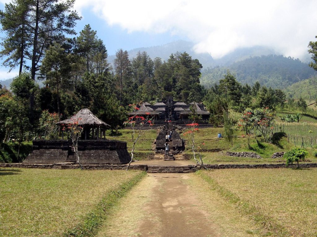 Cetho: A Fifteenth-Century Javanese Hindu Temple Complex 1 Cetho